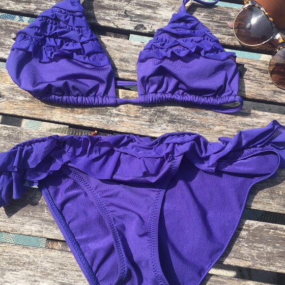 Adorable Ruffle Bikini - Picture 3 of 8